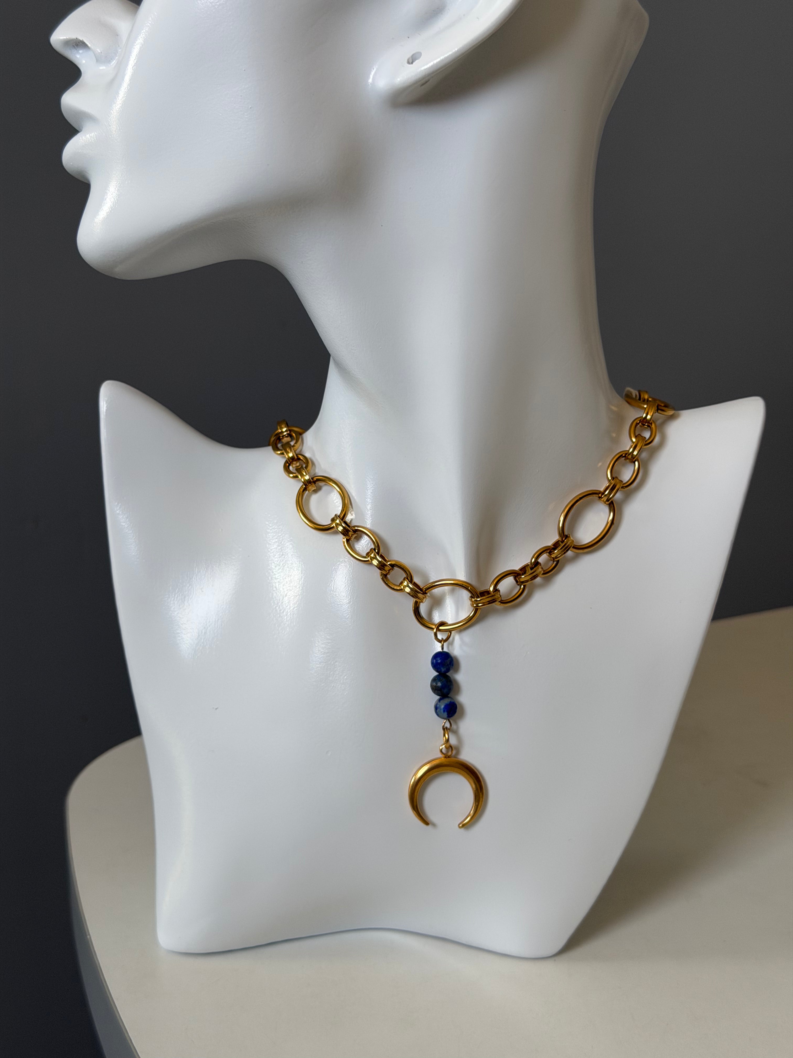 Collier Moon